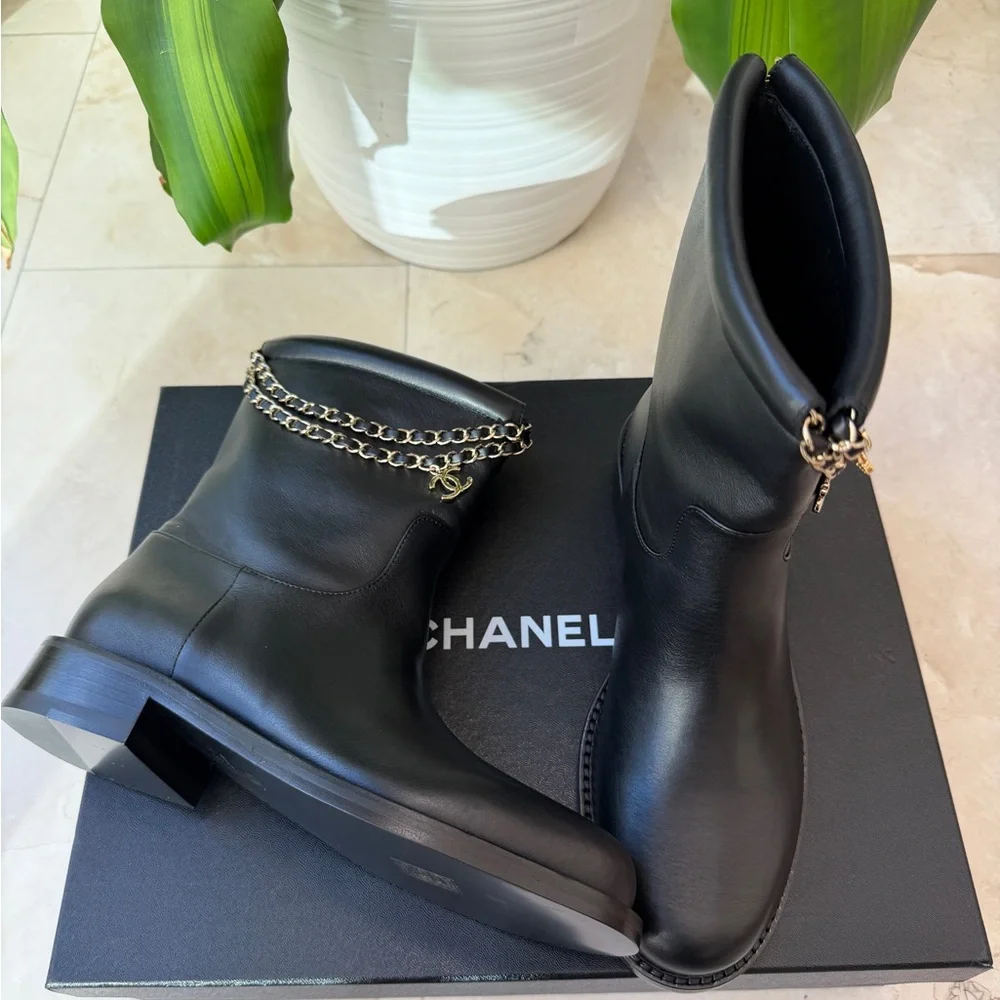 Chanel Calfskin CC Chain Logo Clover Gold Chain Charms Black Leather Boots 38 - Picture 8 of 11